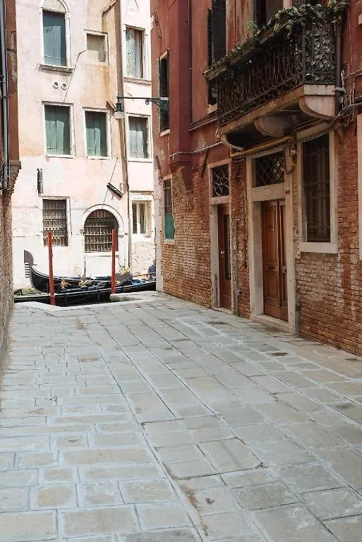 Apartment Ca Del Gambero Canal View Venice Italy